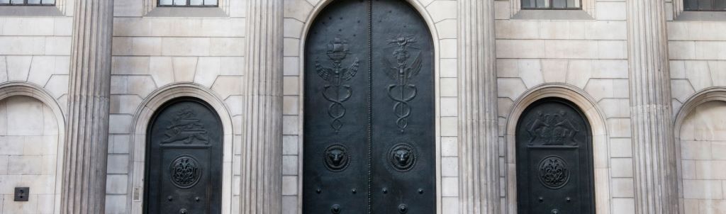 /-/media/images/website/background-images/practices/banking-and-finance/bank-web.ashx