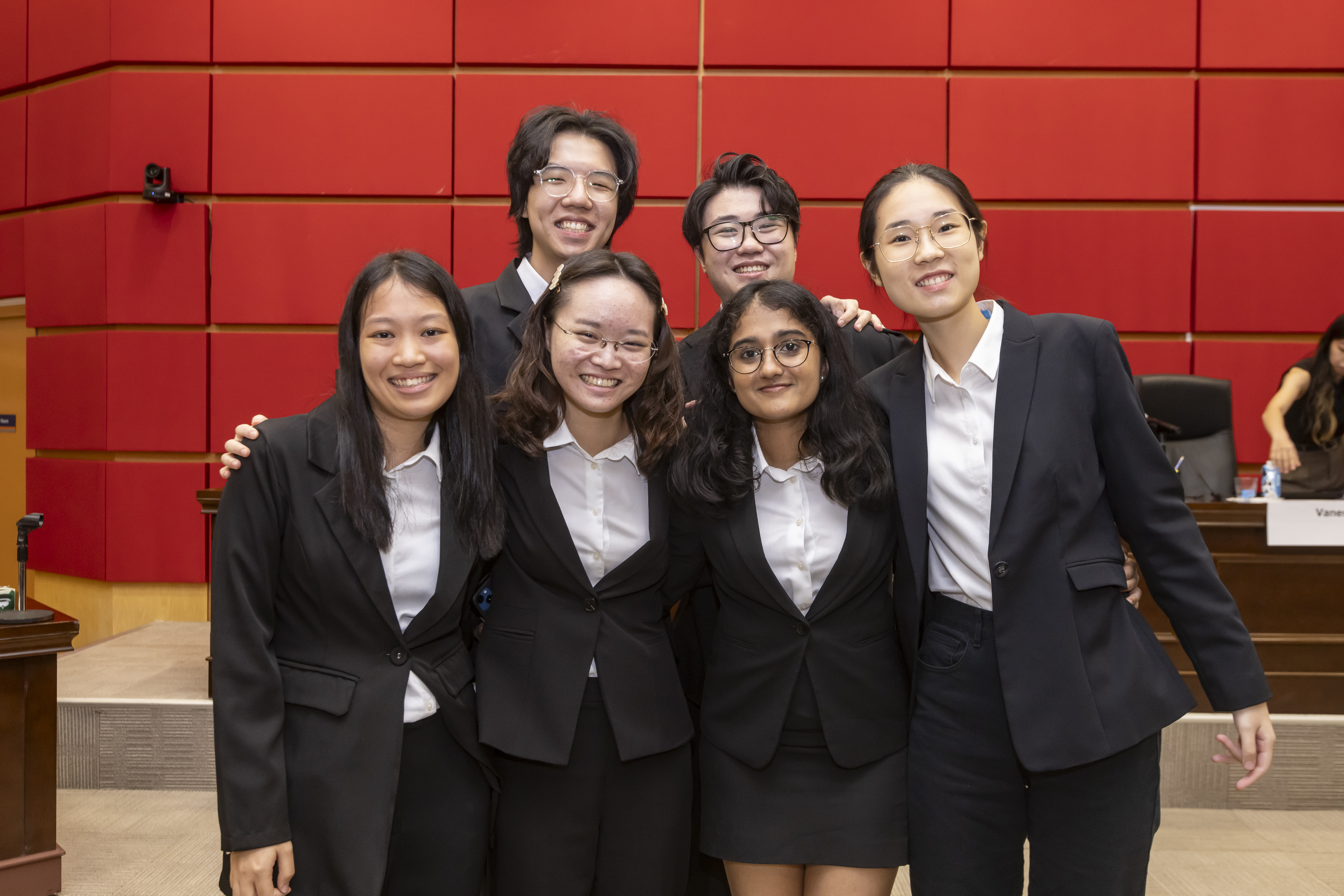 Group photo of moot participants. 
